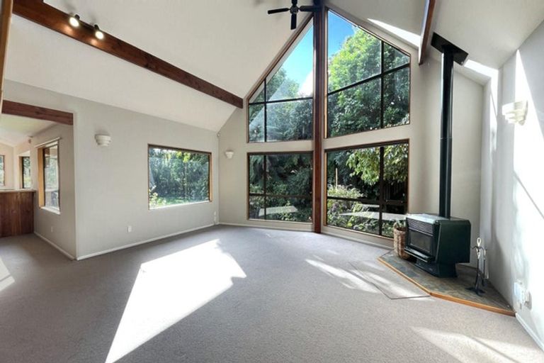 Photo of property in 24 Manu Grove, Waikanae, 5036