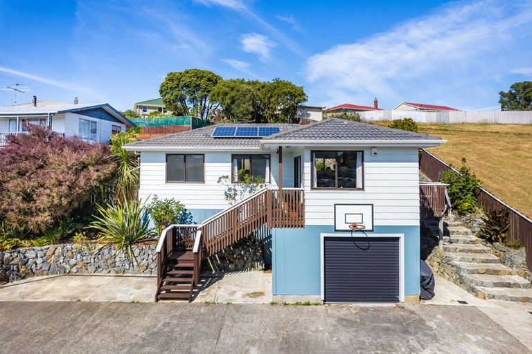 Photo of property in 37 Beaumaris Crescent, Ascot Park, Porirua, 5024