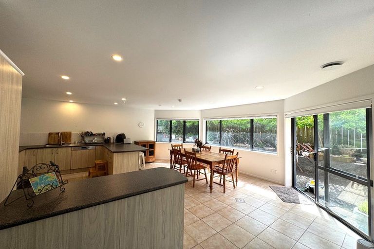 Photo of property in 7 Lone Tree Avenue, Te Atatu Peninsula, Auckland, 0610