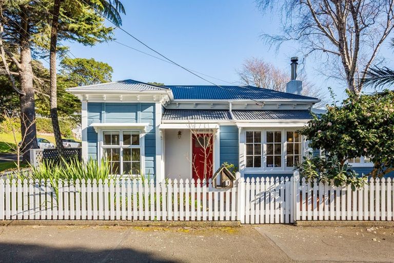 Photo of property in 10 Kowhai Street, Eastbourne, Lower Hutt, 5013