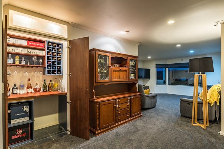 Photo of property in 8 Fernridge Way, Tirohanga, Lower Hutt, 5010