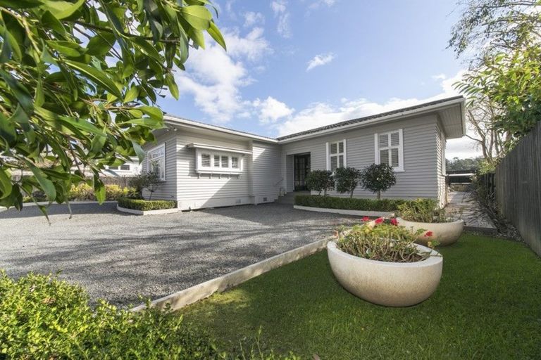 Photo of property in 2 Alice Street, Riverhead, 0820