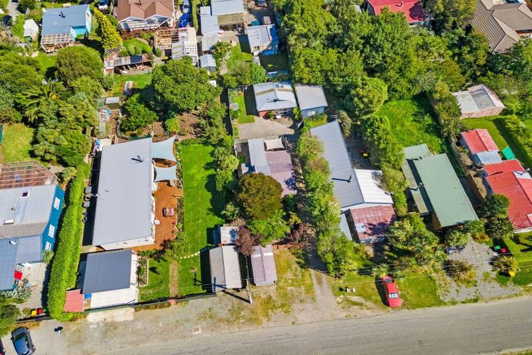 Photo of property in 14 Ferry Road, Woodend Beach, Woodend, 7691