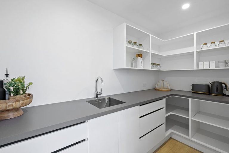 Photo of property in 35 Sycamore Grove, Lower Vogeltown, New Plymouth, 4310