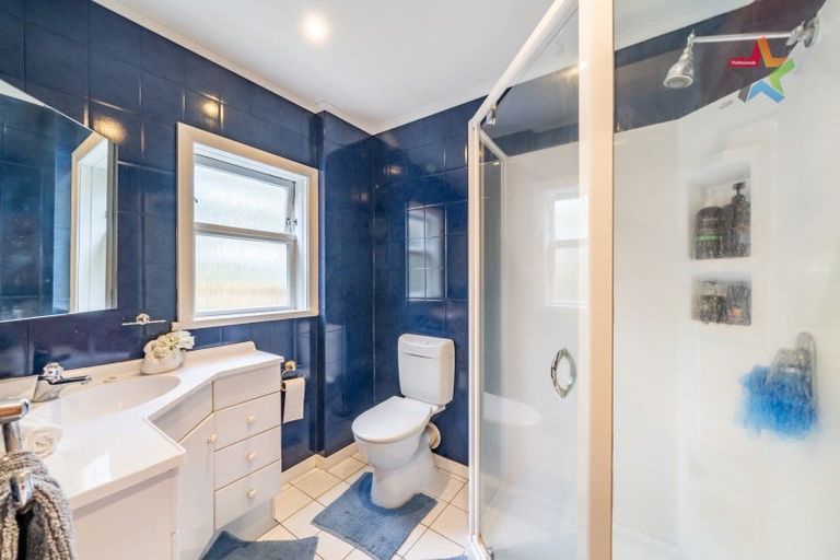 Photo of property in 2 Singers Road, Korokoro, Lower Hutt, 5012