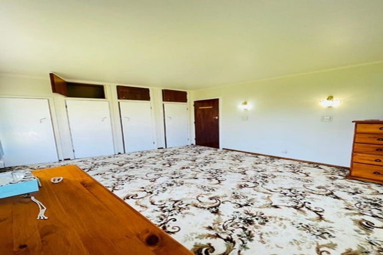 Photo of property in 31 Te Atatu Road, Te Atatu South, Auckland, 0610