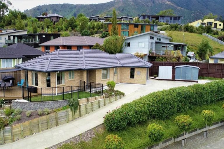 Photo of property in 2 Pukeko Place, Picton, 7220