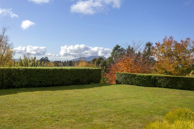 Photo of property in 5 Cameron Drive, Acacia Bay, Taupo, 3385