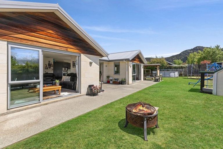 Photo of property in 30 Ash Avenue, Albert Town, Wanaka, 9305