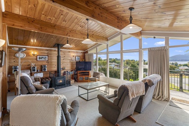 Photo of property in 8 Earle Place, Acacia Bay, Taupo, 3330