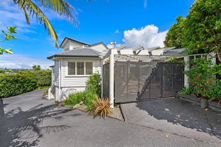 Photo of property in 10a Scarboro Terrace, Murrays Bay, Auckland, 0630