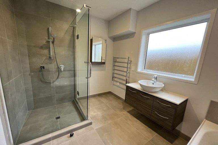 Photo of property in 1/75 Tramway Road, Beach Haven, Auckland, 0626