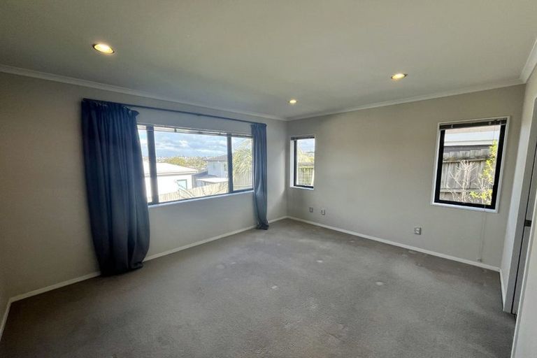 Photo of property in 34 Namsan Close, Fairview Heights, Auckland, 0632