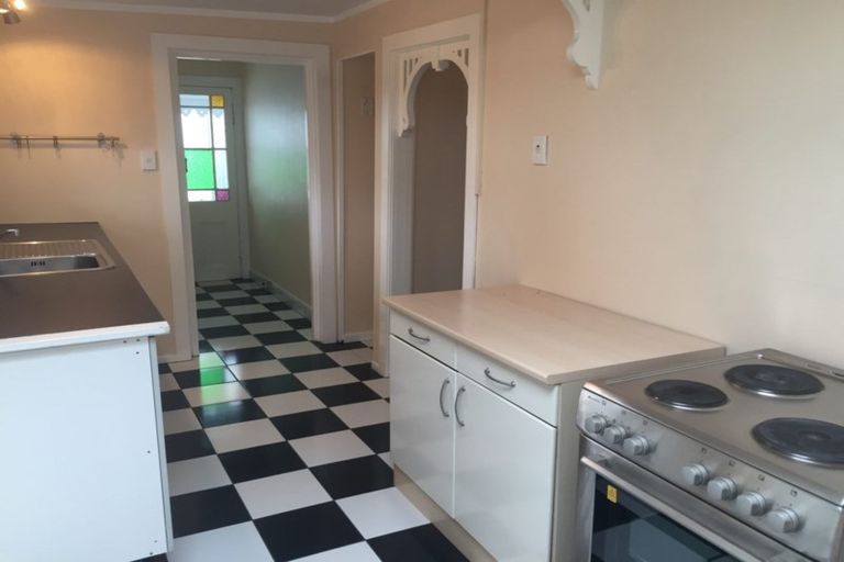 Photo of property in 2 Chaucer Road, Hospital Hill, Napier, 4110