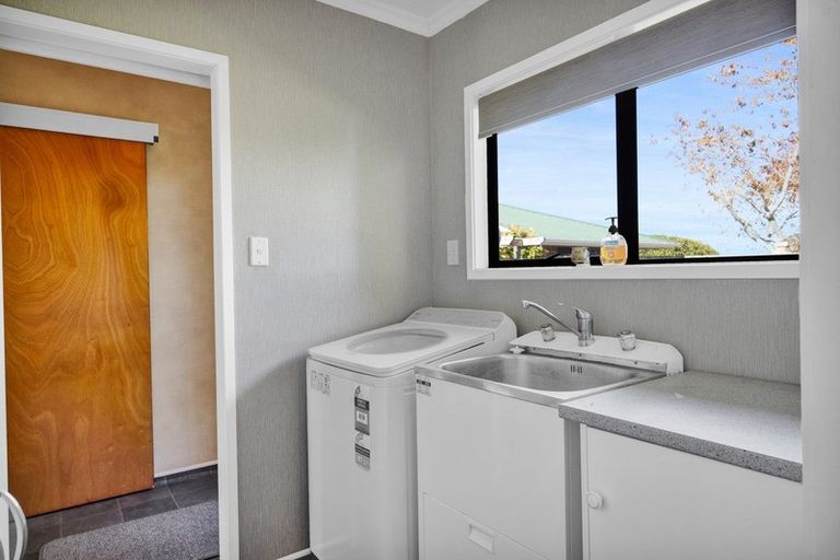 Photo of property in 44 Rawhitiroa Road, Eltham, 4322