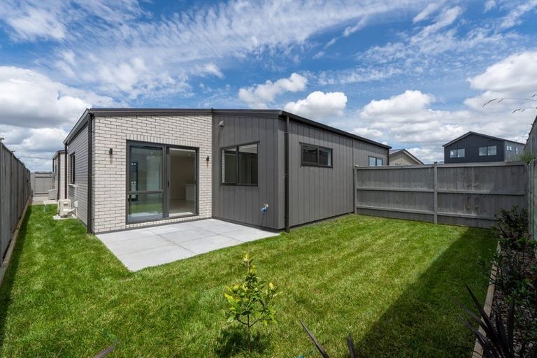 Photo of property in 55 Parkmore Drive, Rosehill, Papakura, 2113