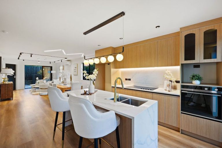 Photo of property in 15b Wilbur Place, Pakuranga Heights, Auckland, 2010