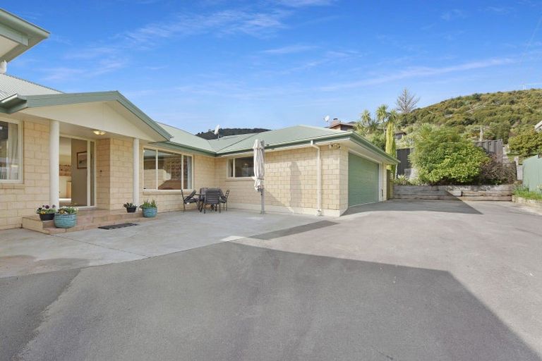 Photo of property in 34 Moana View Road, Waikawa, Picton, 7220