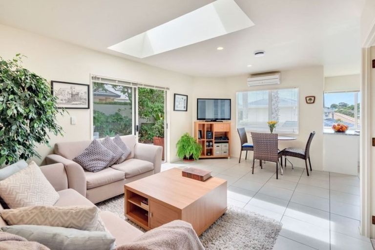 Photo of property in 17 Crestview Place, Browns Bay, Auckland, 0630