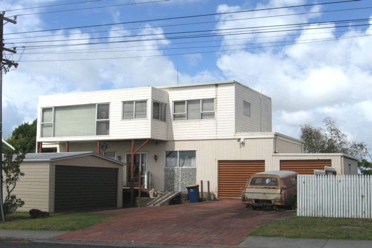 Photo of property in 25 Castor Bay Road, Castor Bay, Auckland, 0620