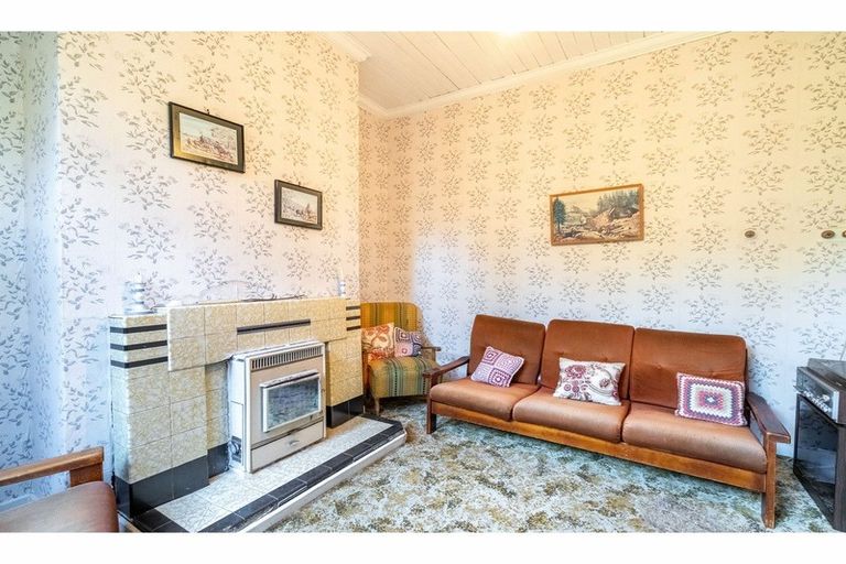 Photo of property in 9 Mena Street, Waikawa, Tokanui, 9884