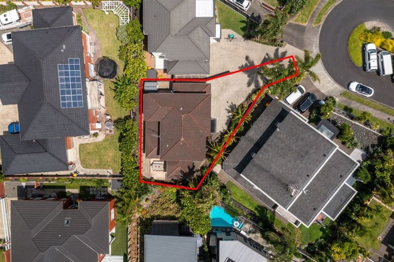 Photo of property in 8a Lupetti Rise, West Harbour, Auckland, 0618