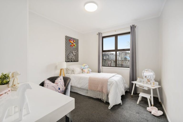 Photo of property in 50 Barrys Road, Glendene, Auckland, 0602