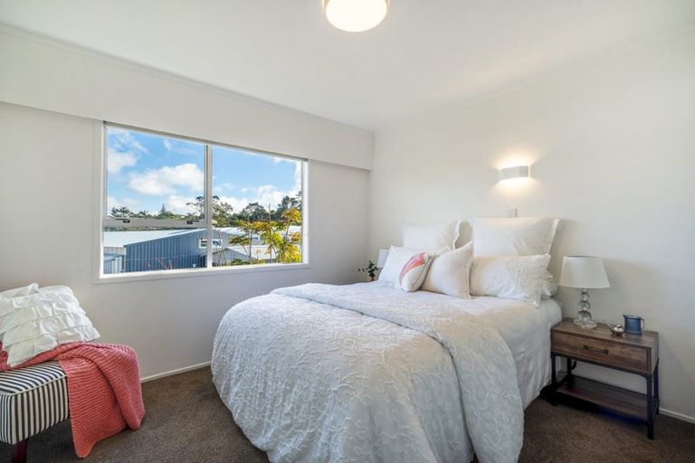 Photo of property in 1/34c Sunnynook Road, Sunnynook, Auckland, 0620