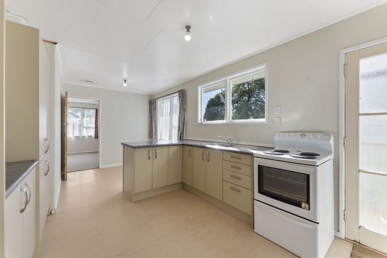 Photo of property in 15 Halswell Crescent, Westbrook, Palmerston North, 4412