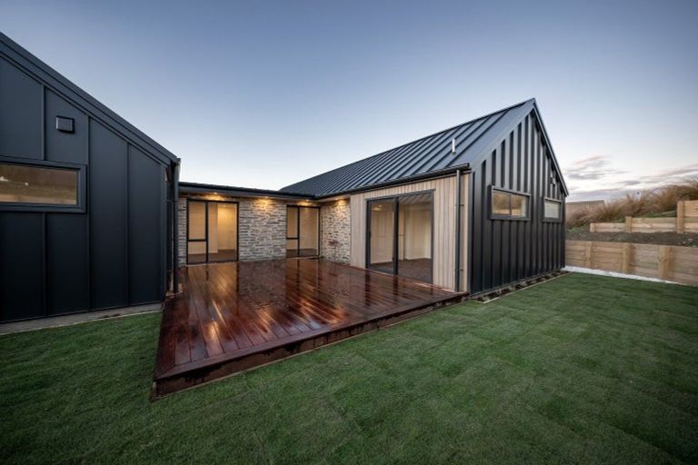 Photo of property in 35 Obelisk Street, Wanaka, 9305