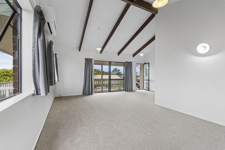 Photo of property in 4 Mayfair Place, Westown, New Plymouth, 4310