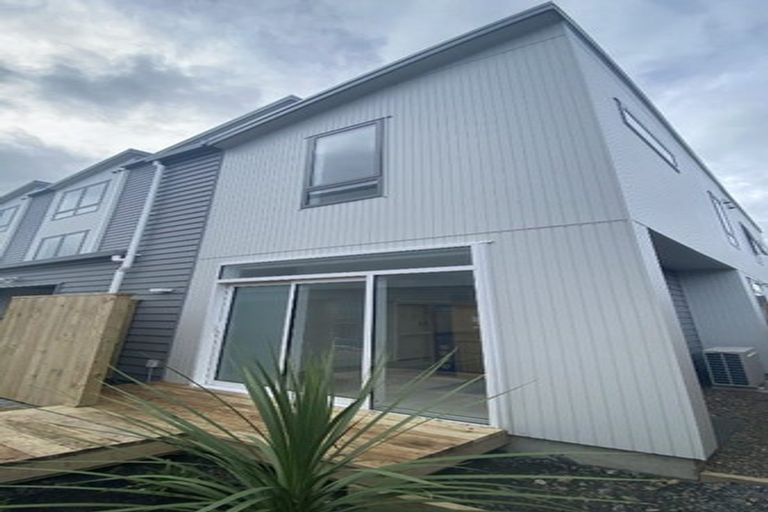 Photo of property in 3/2 Moor Avenue, Te Atatu Peninsula, Auckland, 0610