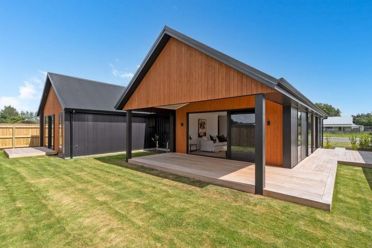 Photo of property in 6 Kakariki Crescent, Carterton, 5713