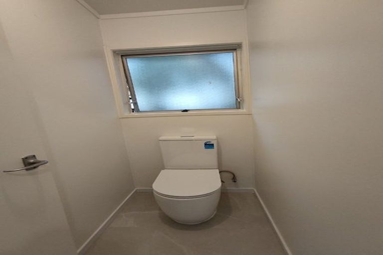 Photo of property in 1/3 Forsythe Place, Massey, Auckland, 0614