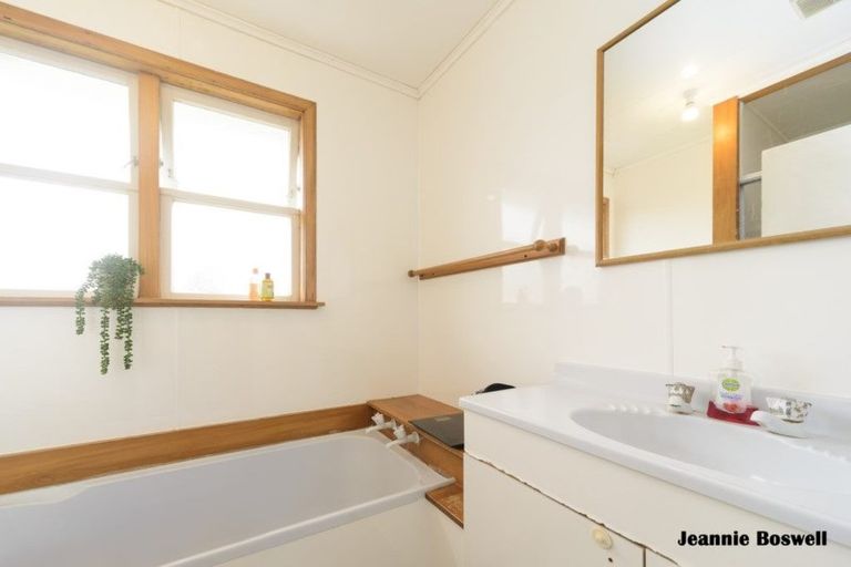 Photo of property in 11 Leslie Avenue, Cloverlea, Palmerston North, 4412