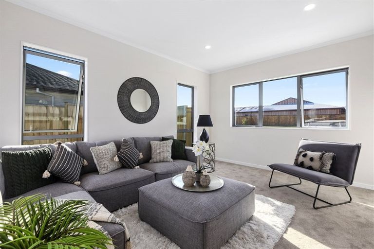 Photo of property in 18 Gilbransen Road, Kumeu, 0810