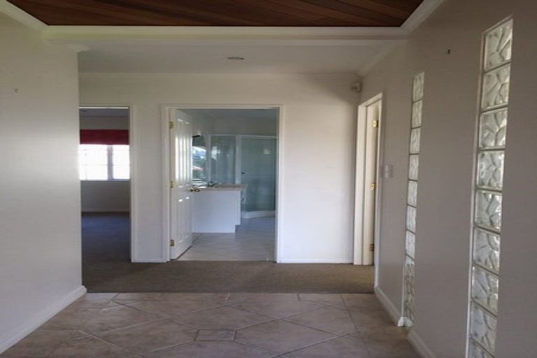 Photo of property in 30 Ponderosa Drive, Oteha, Auckland, 0632