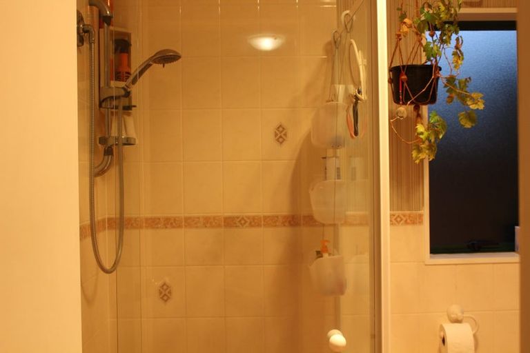 Photo of property in 14 Waimoko Glen, Swanson, Auckland, 0612