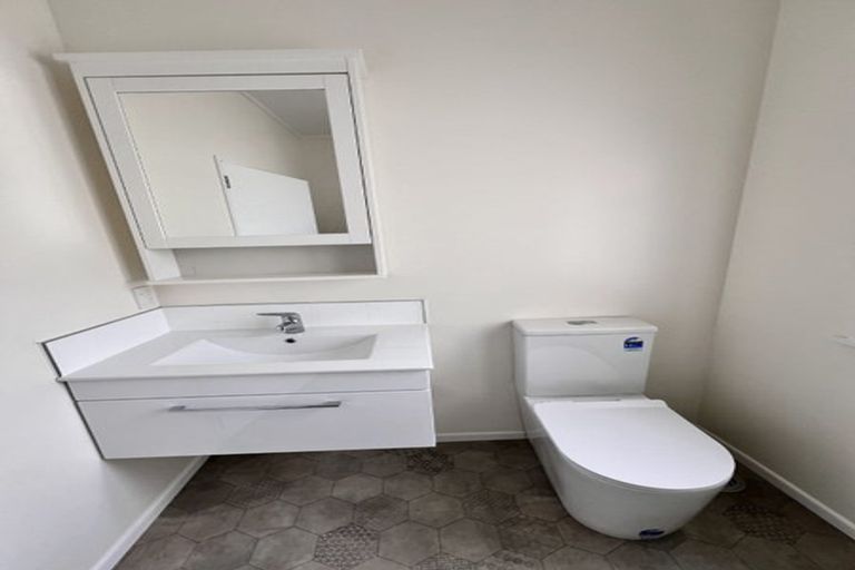 Photo of property in 22 Hawker Street, Mount Victoria, Wellington, 6011