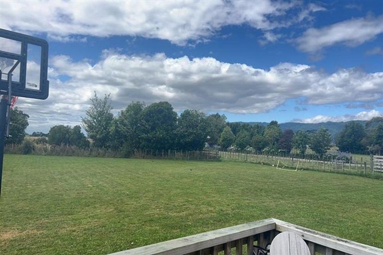 Photo of property in 275 Tararua Road, Levin, 5571