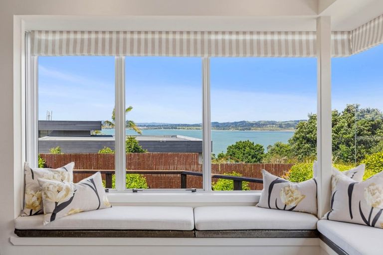 Photo of property in 3 Pounamu Place, Shelly Park, Auckland, 2014