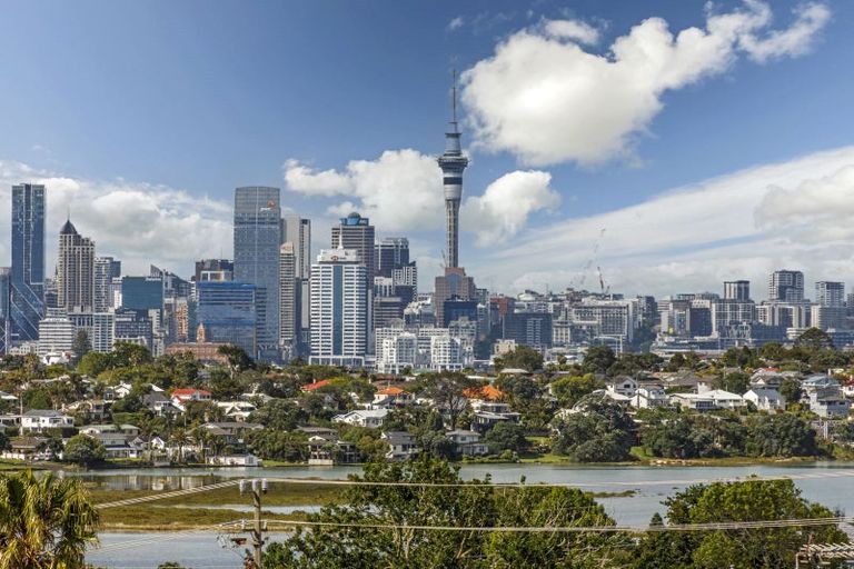 Photo of property in 2/15 Onepoto Road, Hauraki, Auckland, 0622