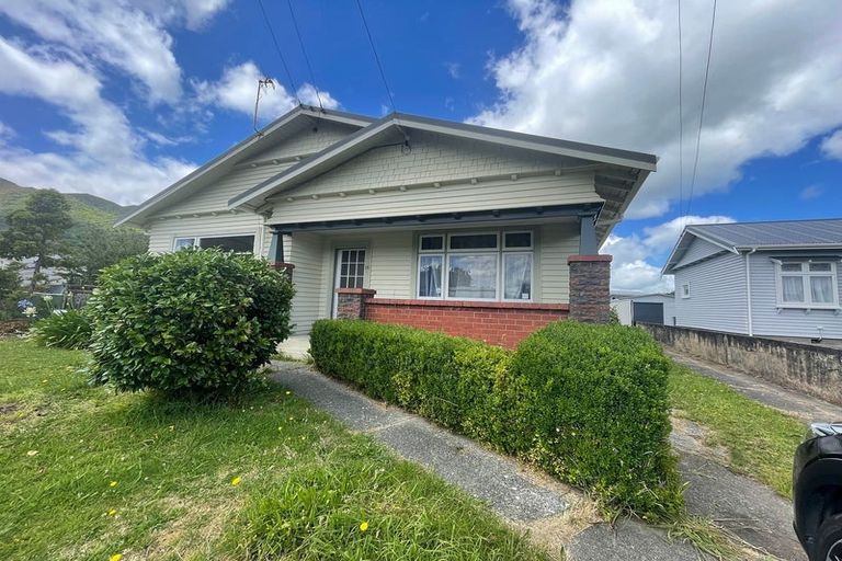 Photo of property in 14 Heath Grove, Waiwhetu, Lower Hutt, 5010