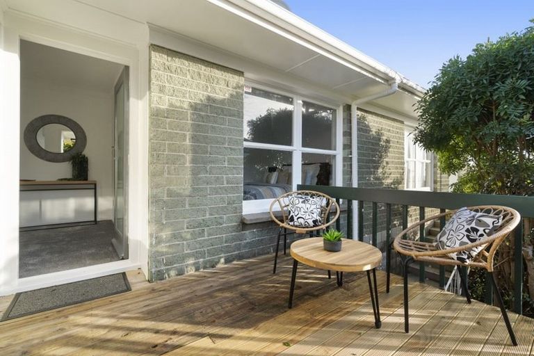 Photo of property in 1/623 Beach Road, Rothesay Bay, Auckland, 0630