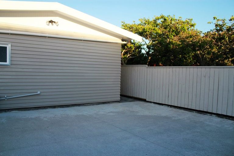 Photo of property in 3 Glen Marine Parade, Glendene, Auckland, 0602