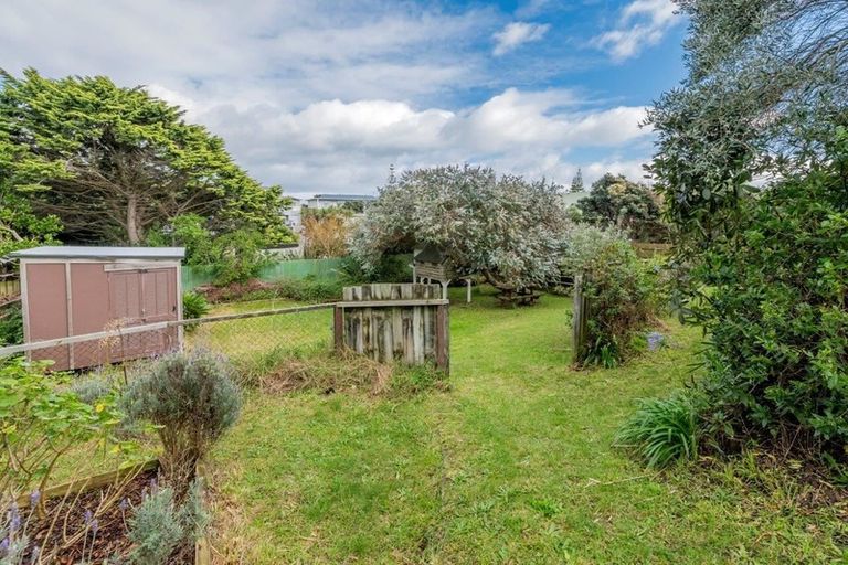 Photo of property in 10 Frances Street, Waikanae Beach, Waikanae, 5036