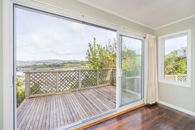 Photo of property in 107 Nevay Road, Miramar, Wellington, 6022