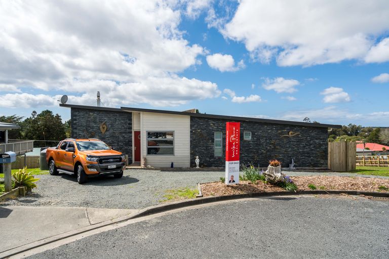 Photo of property in 11 Takahe Place, Mangawhai, 0505