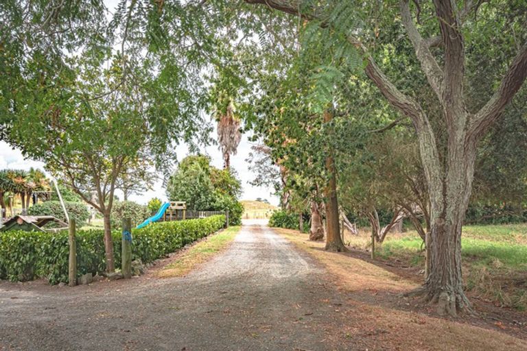 Photo of property in 734 Okahukura Road, Tapora, Wellsford, 0977