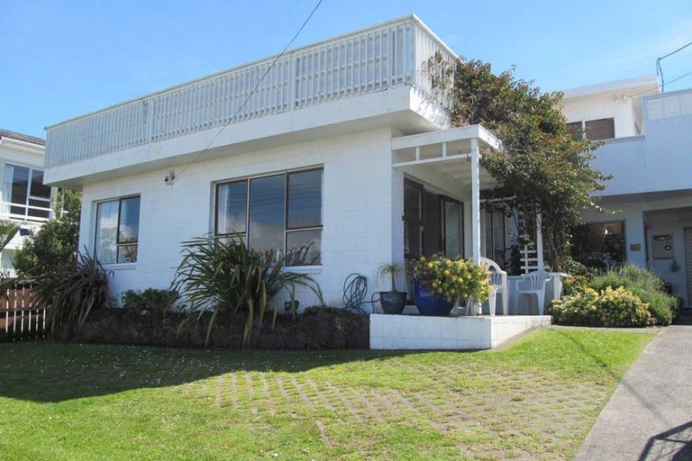 Photo of property in 13 Kiteroa Terrace, Rothesay Bay, Auckland, 0630